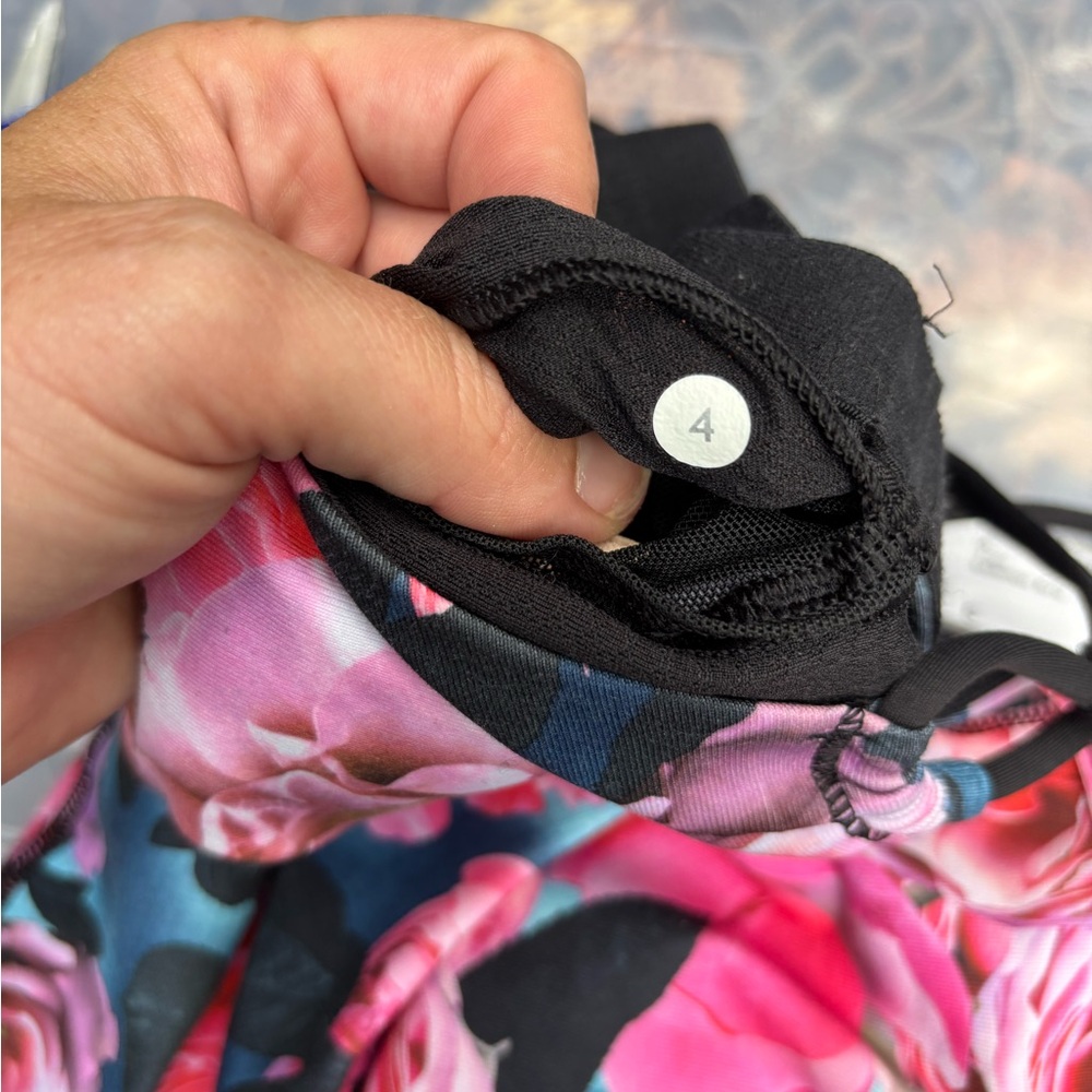 Lululemon dancing warrior rose floral tank 4 - Picture 4 of 5